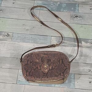 GILI Gold Crossbody Perfect for Fall!